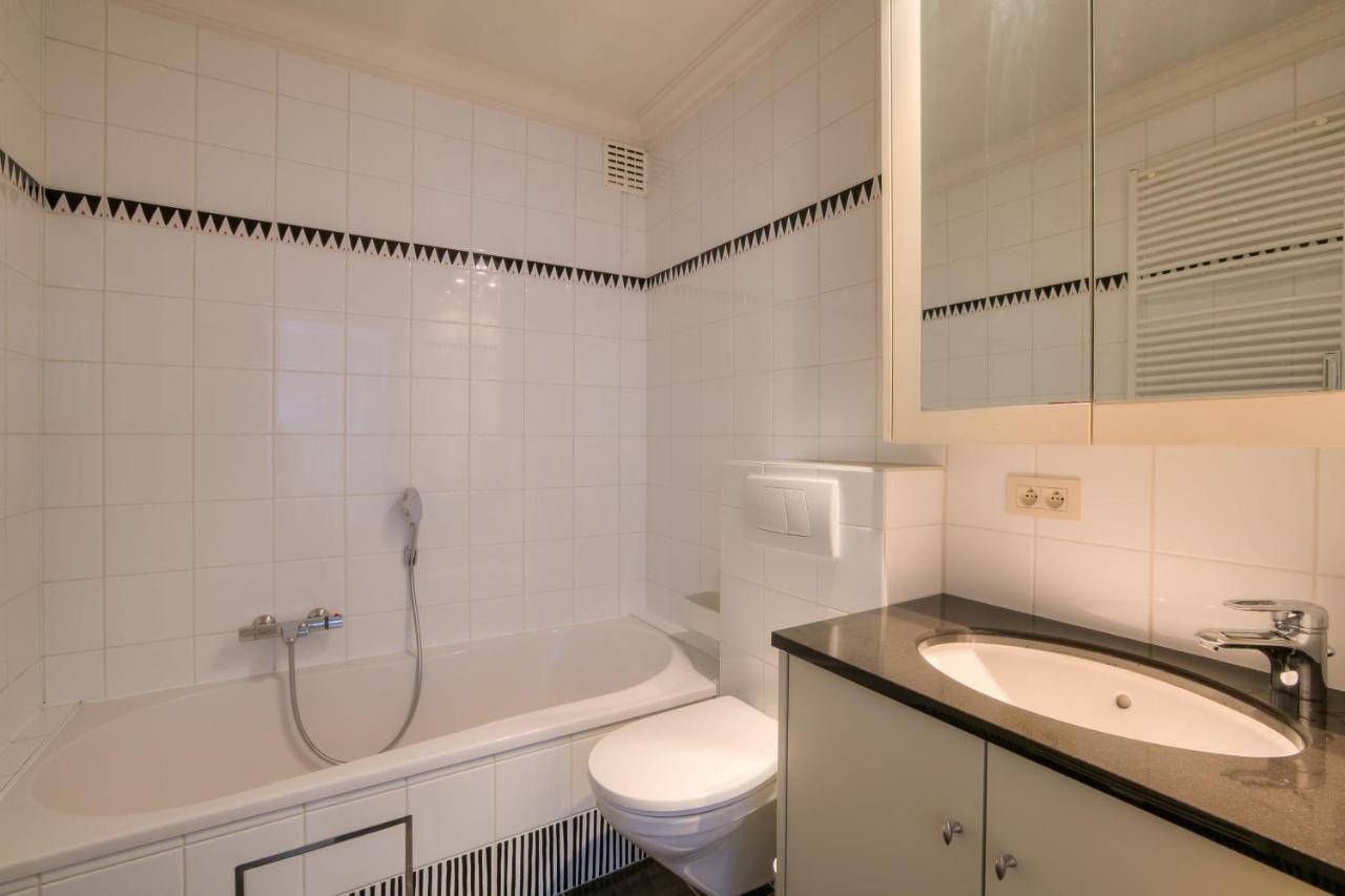 Appartementen Op De Zeedijk In Knokke Op De 3E En 4E Verdieping Van Logie Marie Экстерьер фото