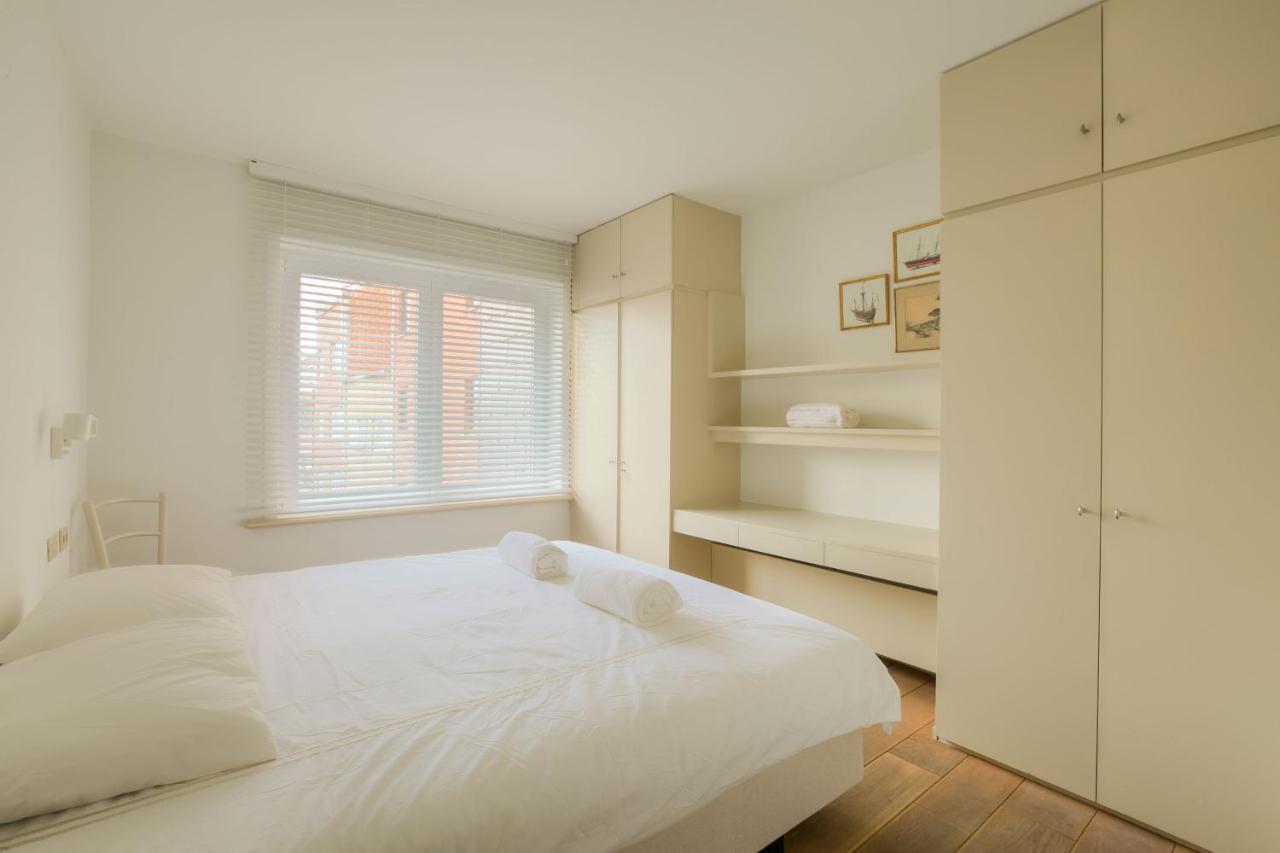 Appartementen Op De Zeedijk In Knokke Op De 3E En 4E Verdieping Van Logie Marie Экстерьер фото
