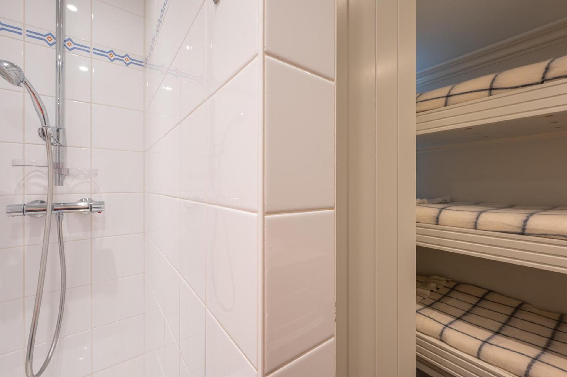 Appartementen Op De Zeedijk In Knokke Op De 3E En 4E Verdieping Van Logie Marie Экстерьер фото