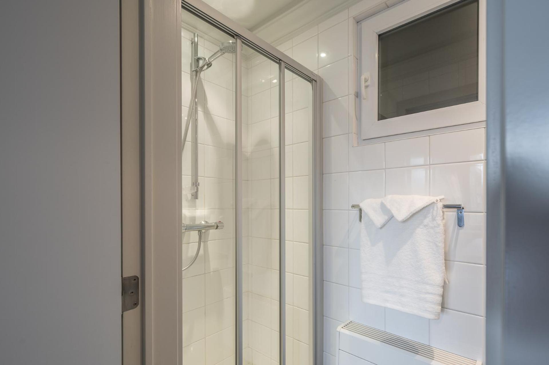 Appartementen Op De Zeedijk In Knokke Op De 3E En 4E Verdieping Van Logie Marie Экстерьер фото