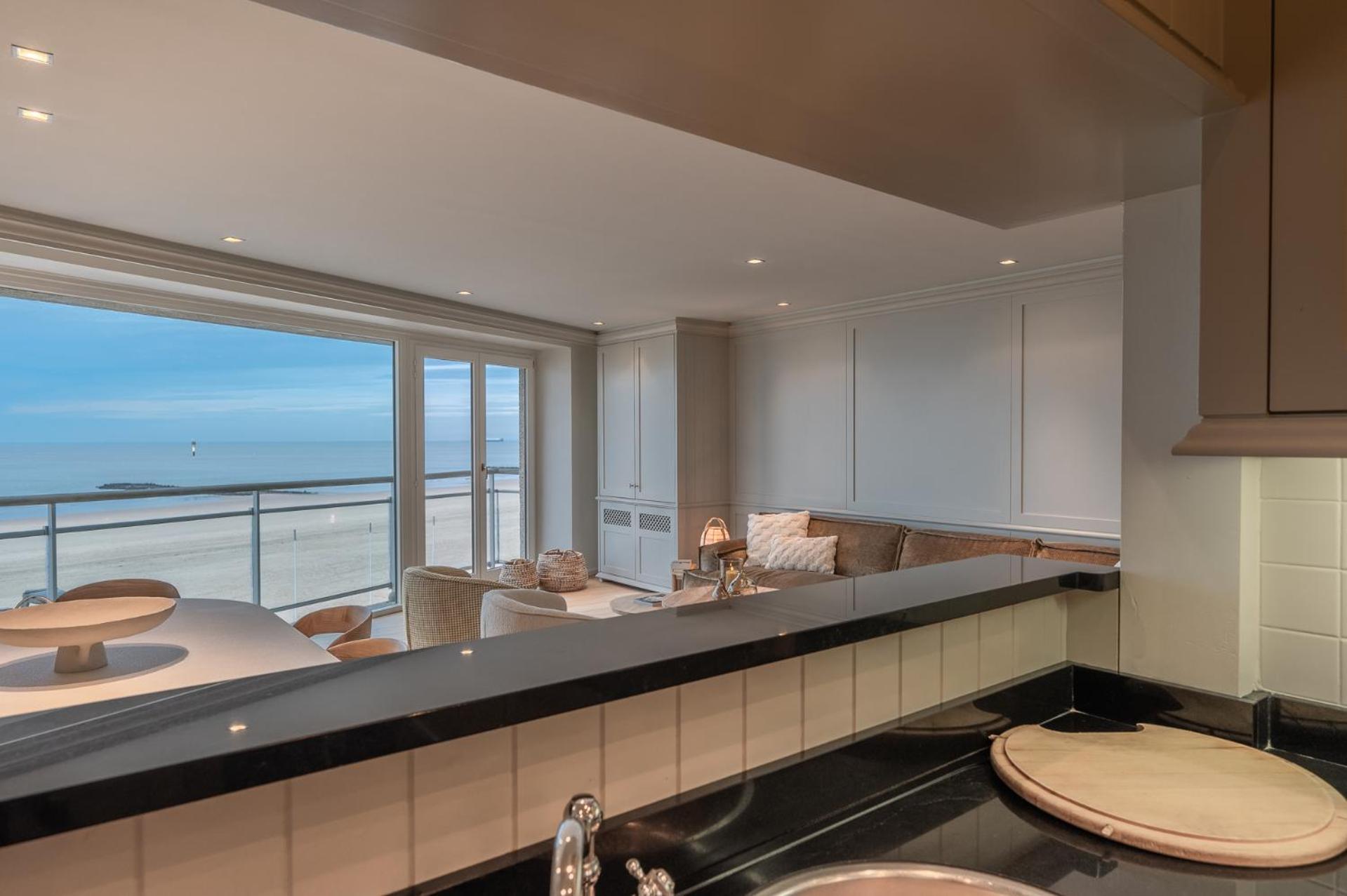 Appartementen Op De Zeedijk In Knokke Op De 3E En 4E Verdieping Van Logie Marie Экстерьер фото