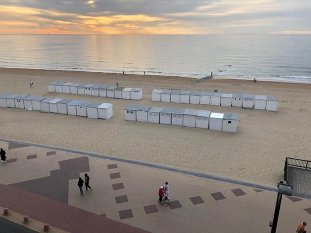 Appartementen Op De Zeedijk In Knokke Op De 3E En 4E Verdieping Van Logie Marie Экстерьер фото