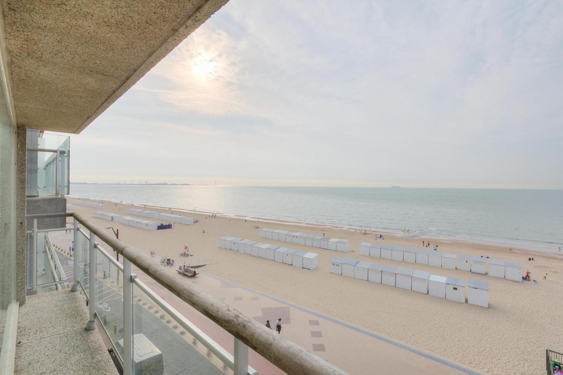 Appartementen Op De Zeedijk In Knokke Op De 3E En 4E Verdieping Van Logie Marie Экстерьер фото